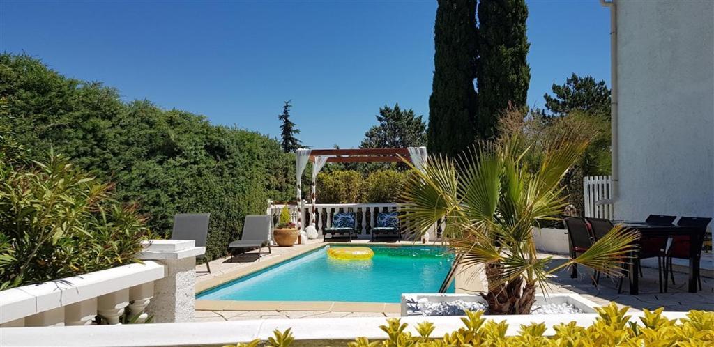 Villa T3 A 10' De Cassis - Piscine Privee Et Cuisine D'Ete Exterieure Carnoux-en-Provence Εξωτερικό φωτογραφία